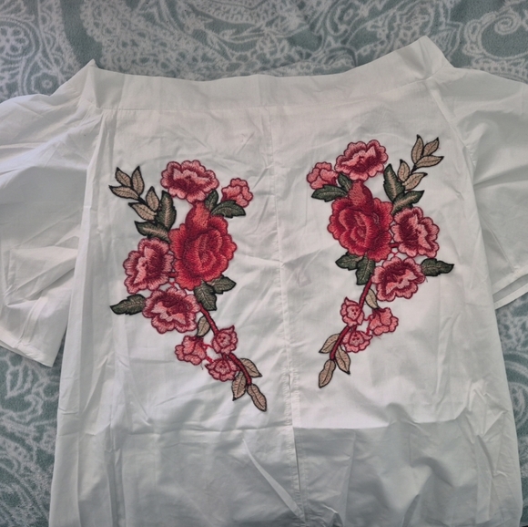 Chic White Off The Shoulder Blouse with Floral Embroidery - Picture 7 of 7